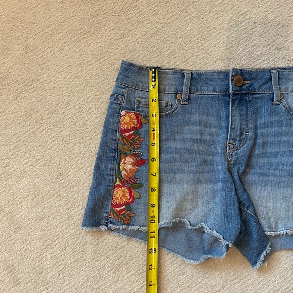 Vintage Jordache Flower Embroidered Jean Shorts - Picture 3 of 5